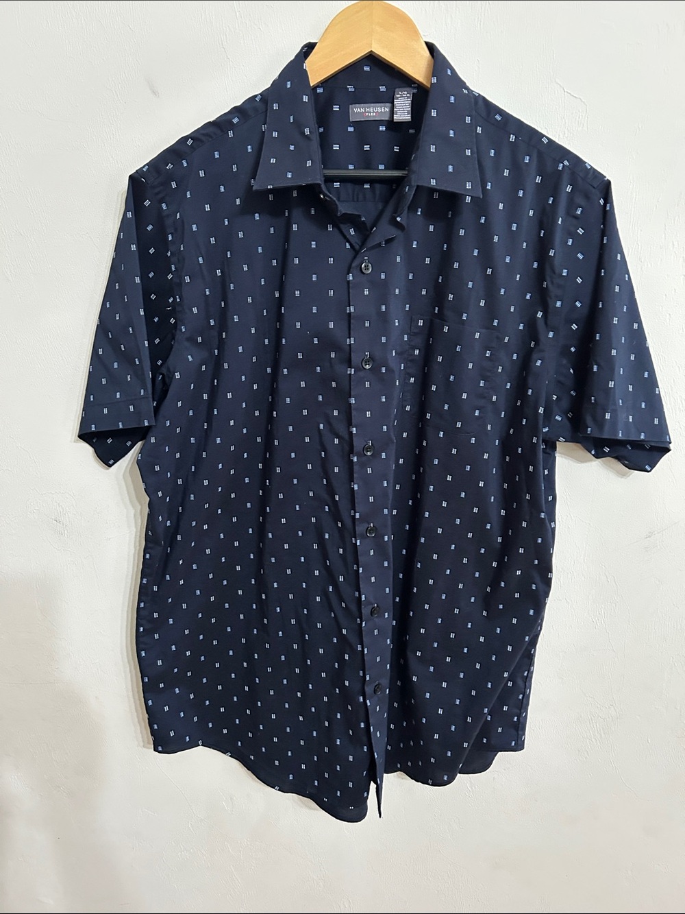 Van Heusen Men’s Navy Short-Sleeve Button-Down with Light Blue Microprint L